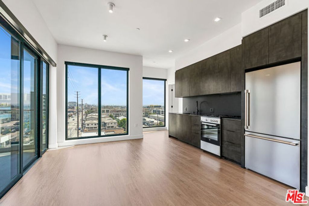 10700 Tabor Street 402, Los Angeles, CA 90034