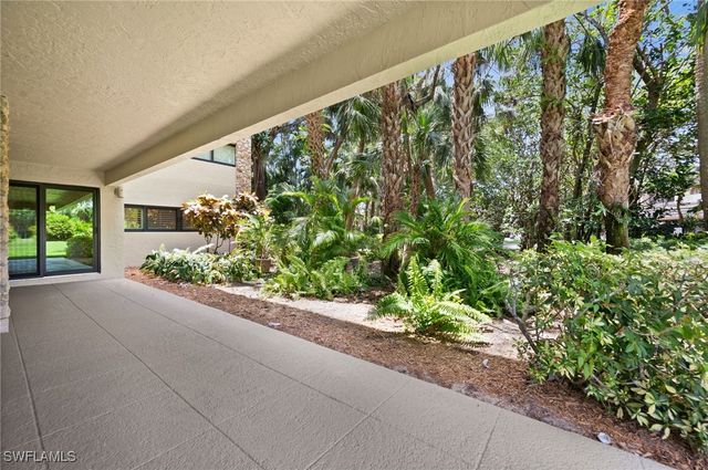 100 Tall Pine LN 1101, Naples, FL 34105