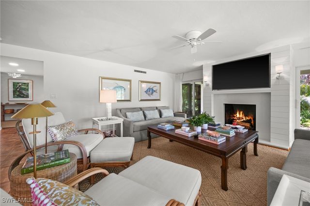 100 Tall Pine LN 1101, Naples, FL 34105
