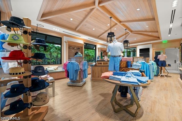 100 Tall Pine LN 1101, Naples, FL 34105