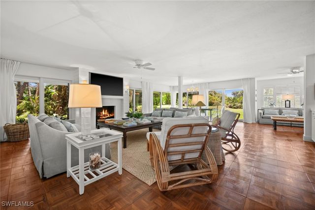 100 Tall Pine LN 1101, Naples, FL 34105