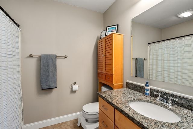123 Carrington Ln 123, Uxbridge, MA 01569