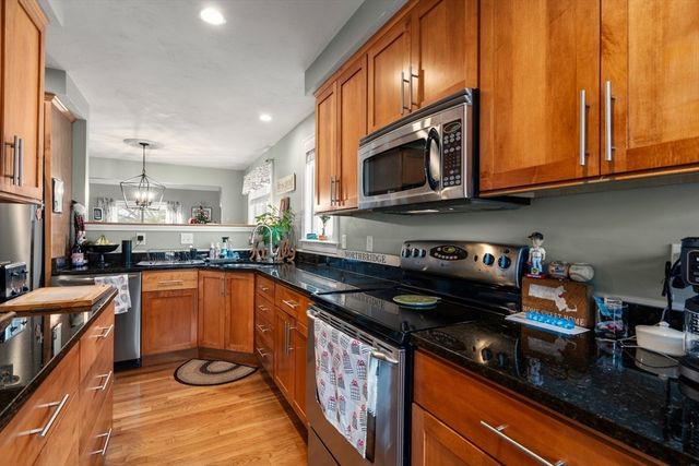 123 Carrington Ln 123, Uxbridge, MA 01569