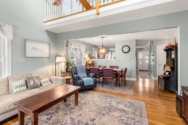 123 Carrington Ln 123, Uxbridge, MA 01569