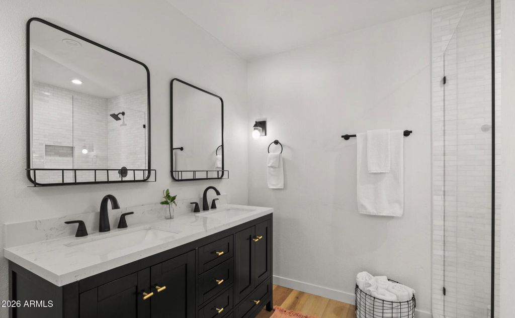 Image 14 of property listing at 4037 N 81ST Street, Scottsdale, AZ 85251