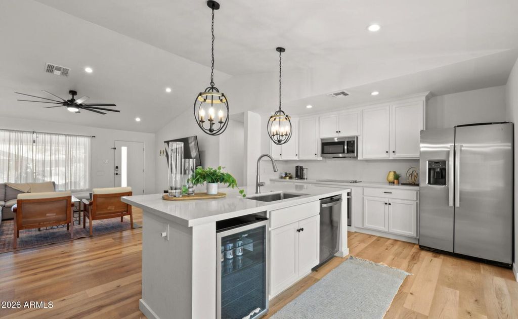 Image 5 of property listing at 4037 N 81ST Street, Scottsdale, AZ 85251