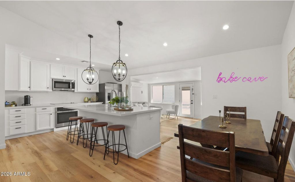 Image 6 of property listing at 4037 N 81ST Street, Scottsdale, AZ 85251