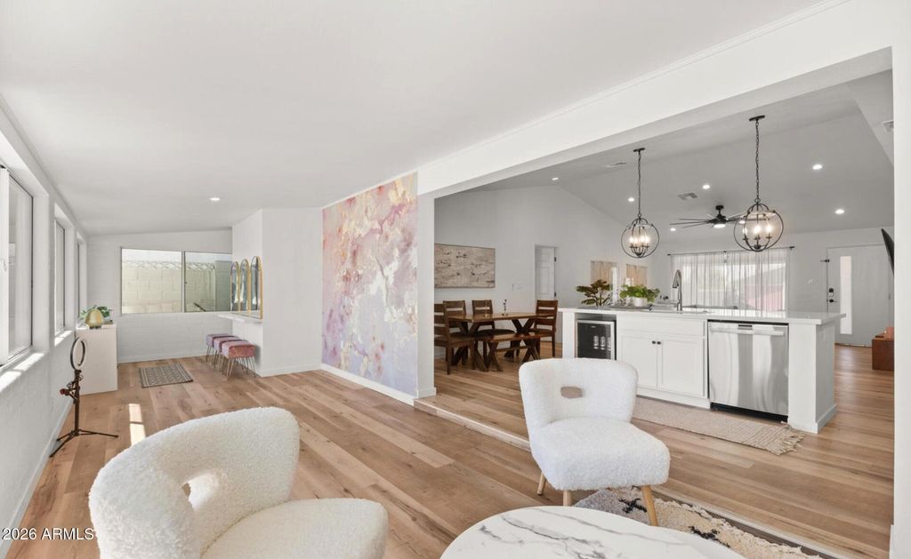 Image 9 of property listing at 4037 N 81ST Street, Scottsdale, AZ 85251