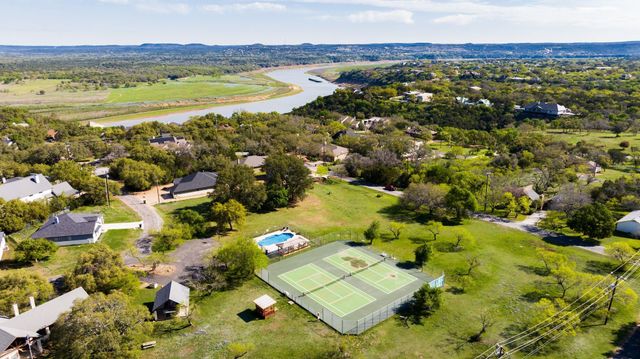 300 Bedford DR, Spicewood, TX 78669