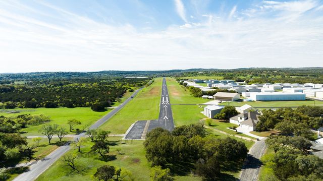 300 Bedford DR, Spicewood, TX 78669
