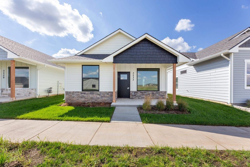 3533 N Azalea St, Maize, KS 67223