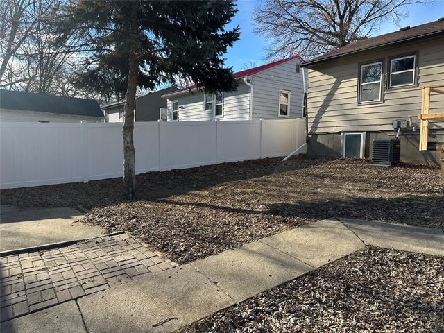 1917 27th Street, Des Moines, IA 50310