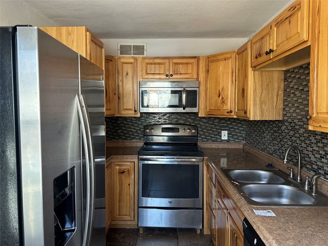 1917 27th Street, Des Moines, IA 50310