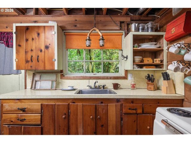 34295 Se RAINBOW Rd, Estacada, OR 97023