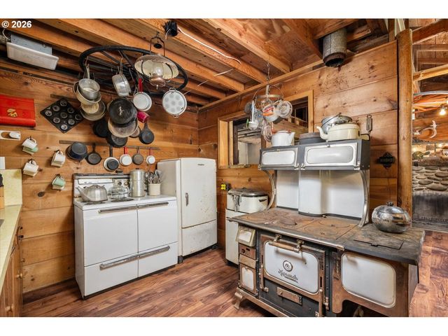 34295 Se RAINBOW Rd, Estacada, OR 97023