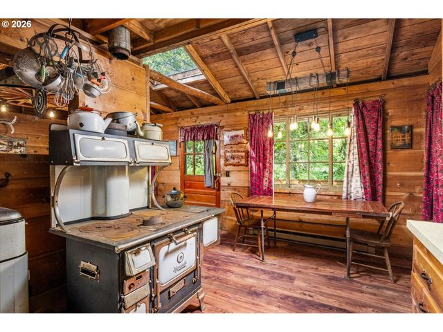 34295 Se RAINBOW Rd, Estacada, OR 97023