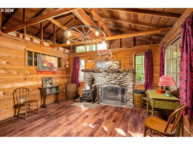 34295 Se RAINBOW Rd, Estacada, OR 97023