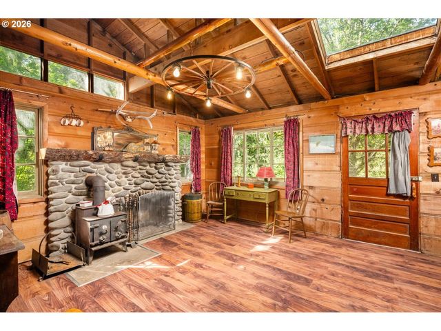 34295 Se RAINBOW Rd, Estacada, OR 97023