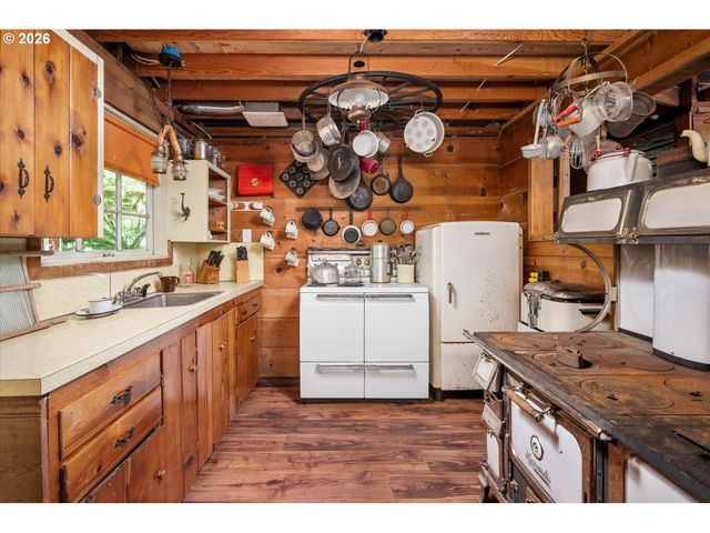 34295 Se RAINBOW Rd, Estacada, OR 97023