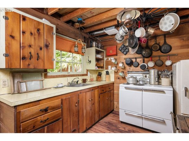 34295 Se RAINBOW Rd, Estacada, OR 97023