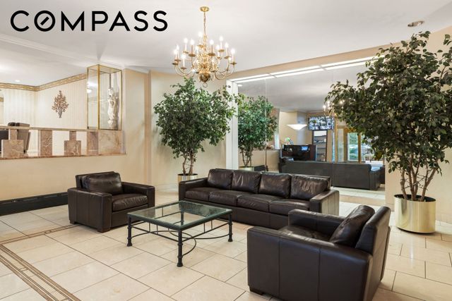 6861 Yellowstone Blvd Apt 518, New York City, NY 11375