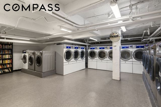6861 Yellowstone Blvd Apt 518, New York City, NY 11375