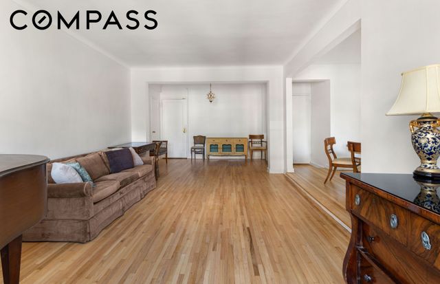 6861 Yellowstone Blvd Apt 518, New York City, NY 11375