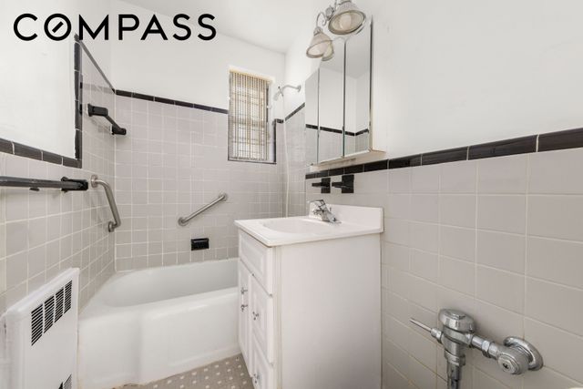 6861 Yellowstone Blvd Apt 518, New York City, NY 11375