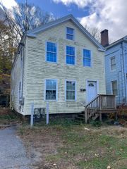 475 East Main Street, Norwich, CT 06360