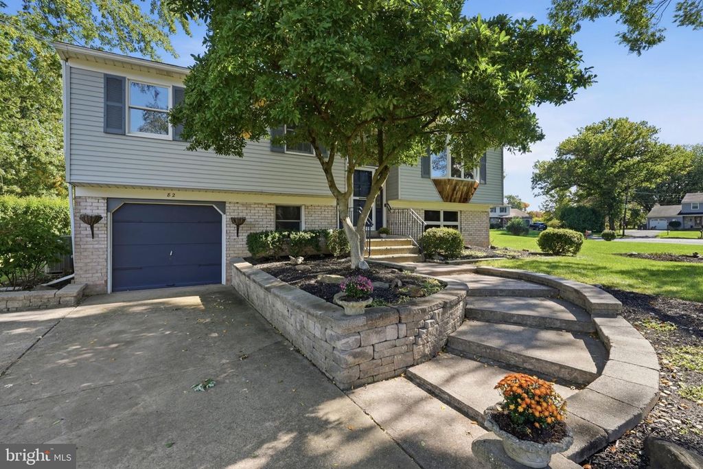 82 PAWNEE RD, DOYLESTOWN, PA 18901 — exterior