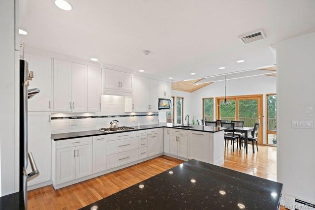 31 Prescott Place, Old Bethpage, NY 11804