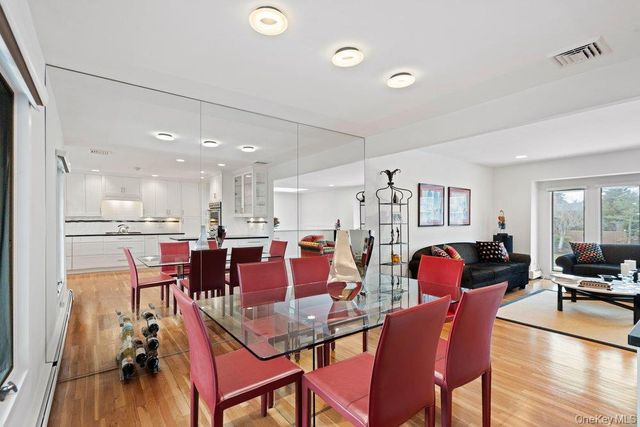 31 Prescott Place, Old Bethpage, NY 11804