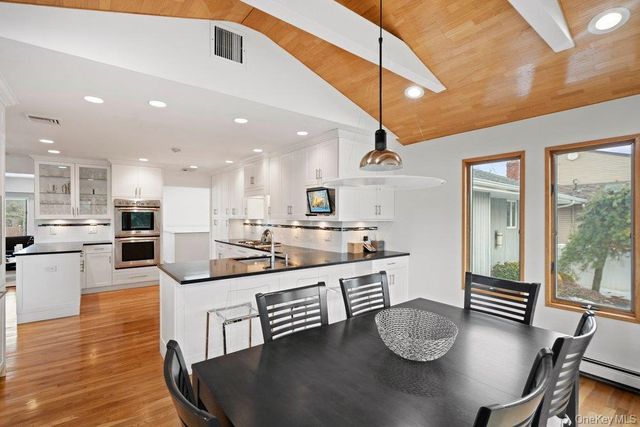 31 Prescott Place, Old Bethpage, NY 11804