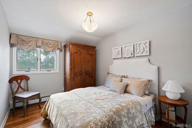 31 Prescott Place, Old Bethpage, NY 11804