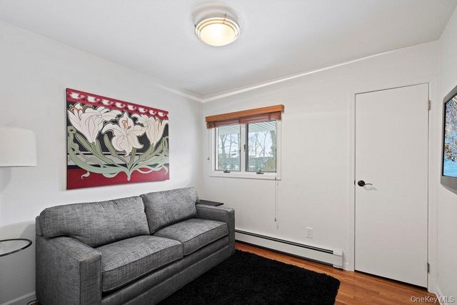 31 Prescott Place, Old Bethpage, NY 11804