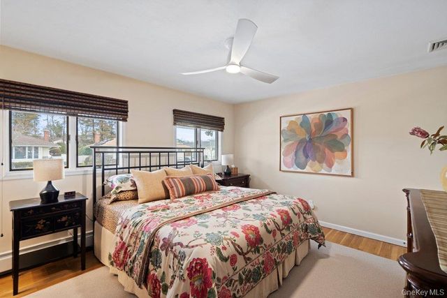 31 Prescott Place, Old Bethpage, NY 11804