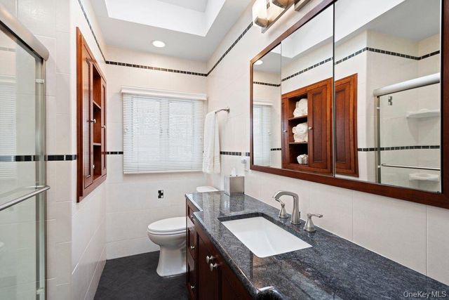 31 Prescott Place, Old Bethpage, NY 11804