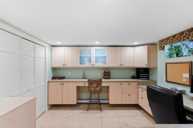 31 Prescott Place, Old Bethpage, NY 11804