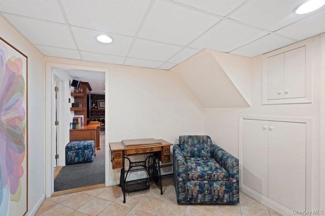 31 Prescott Place, Old Bethpage, NY 11804