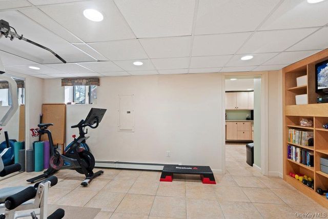 31 Prescott Place, Old Bethpage, NY 11804