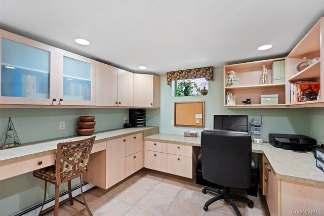 31 Prescott Place, Old Bethpage, NY 11804