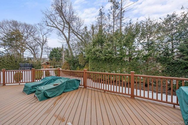 31 Prescott Place, Old Bethpage, NY 11804