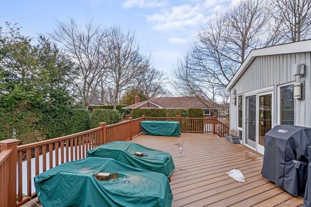 31 Prescott Place, Old Bethpage, NY 11804