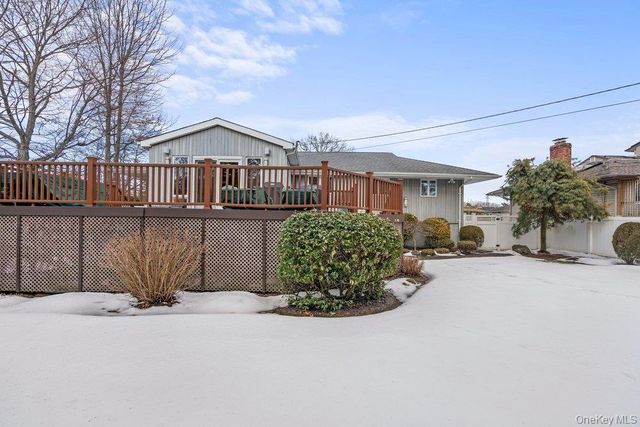 31 Prescott Place, Old Bethpage, NY 11804