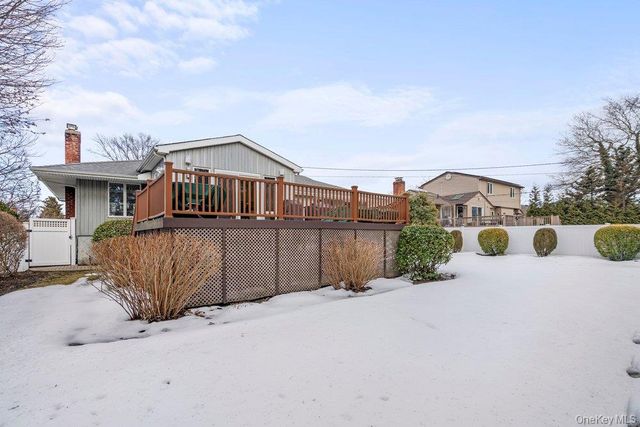 31 Prescott Place, Old Bethpage, NY 11804