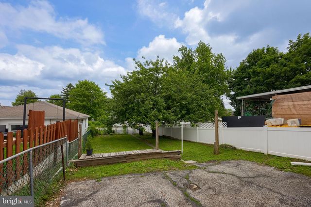 217 N CHARLES ST, Red Lion, PA 17356