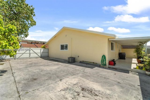 330 W 74th Place 330, Hialeah, FL 33014
