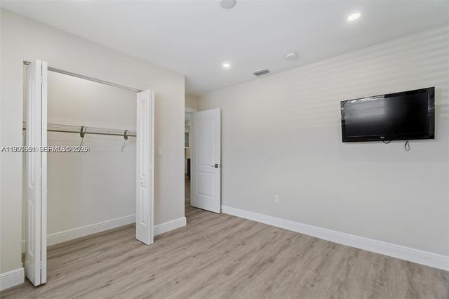330 W 74th Place 330, Hialeah, FL 33014