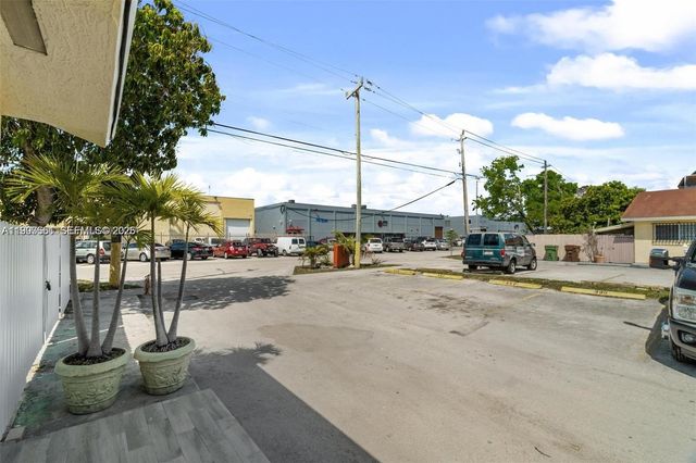 330 W 74th Place 330, Hialeah, FL 33014