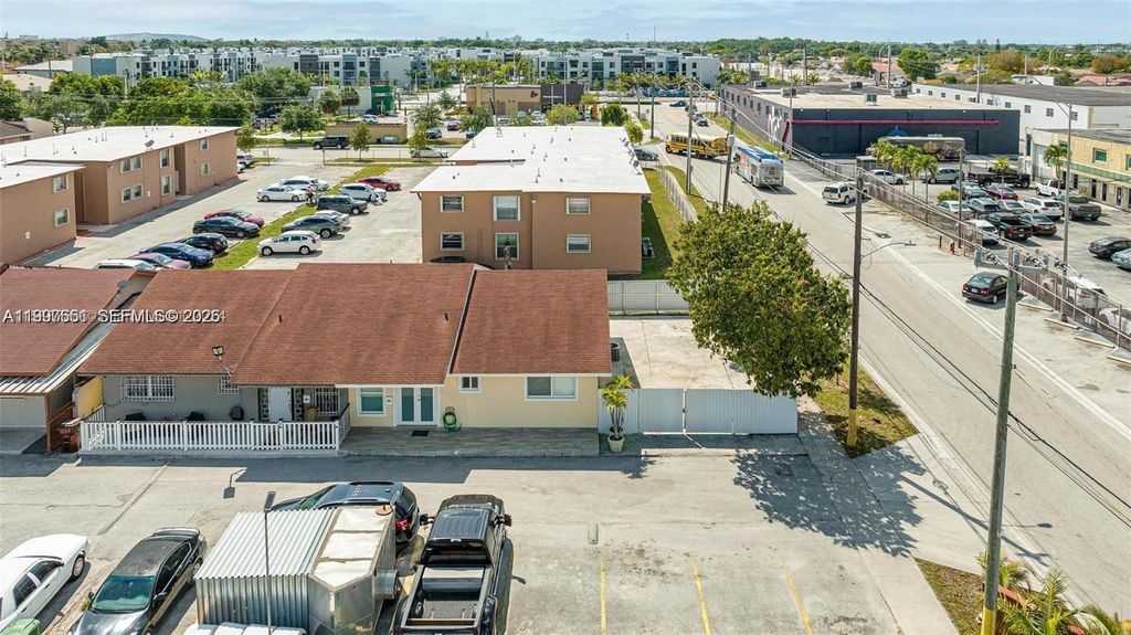 330 W 74th Place 330, Hialeah, FL 33014